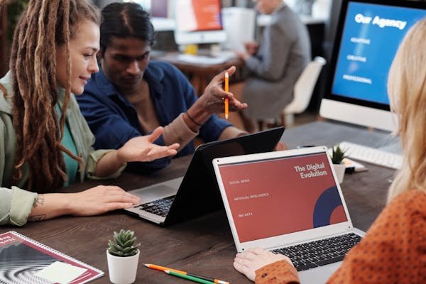 Boostez votre visibilité en ligne avec une agence social dynamique